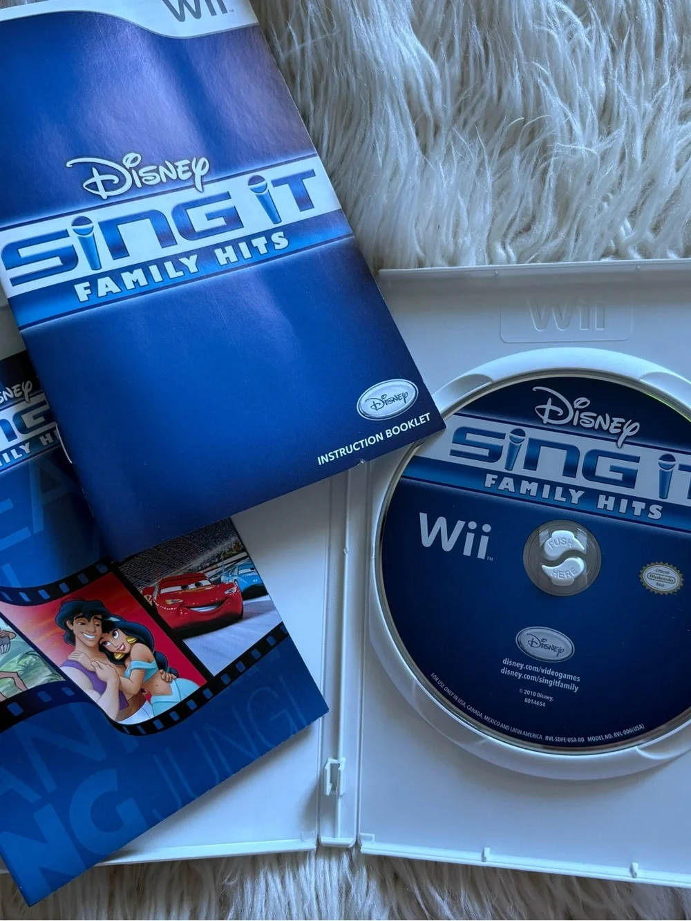 Disney Sing It Family Hits Nintendo Wii Video Game Complete CIB Sing Along